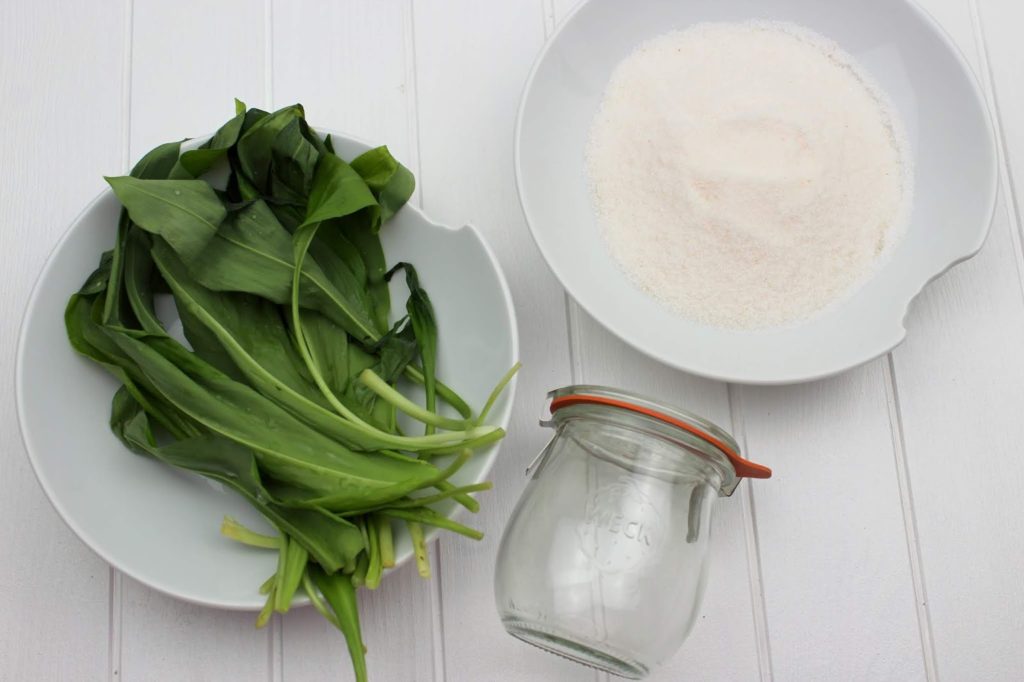 Rezept: Bärlauch Salz ganz einfach selber machen - super Geschenkidee aus der Küche