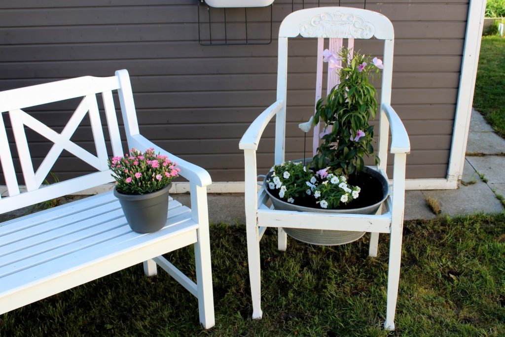 DIY: Blumenstuhl in Shabby Chic ganz einfach selber machen und bepflanzen - ausgefallene Gartendeko