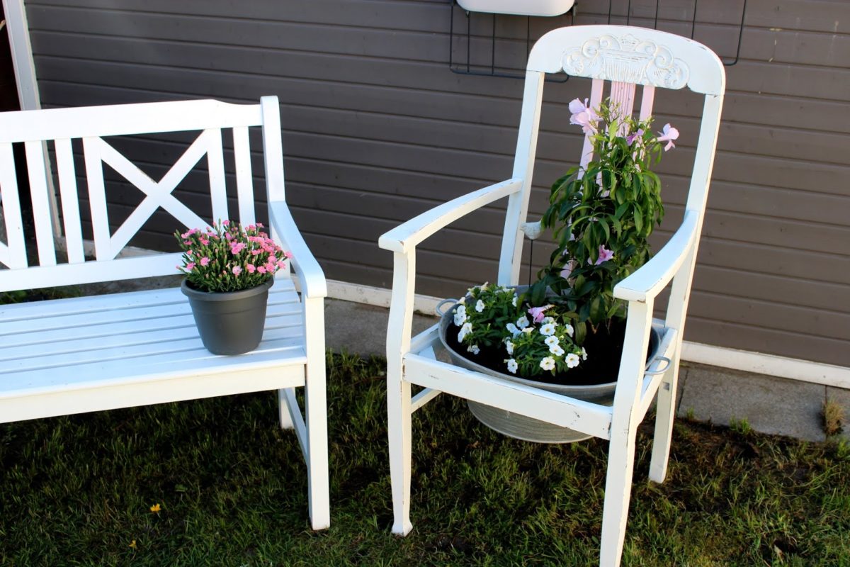 Blumenstuhl aus altem Stuhl