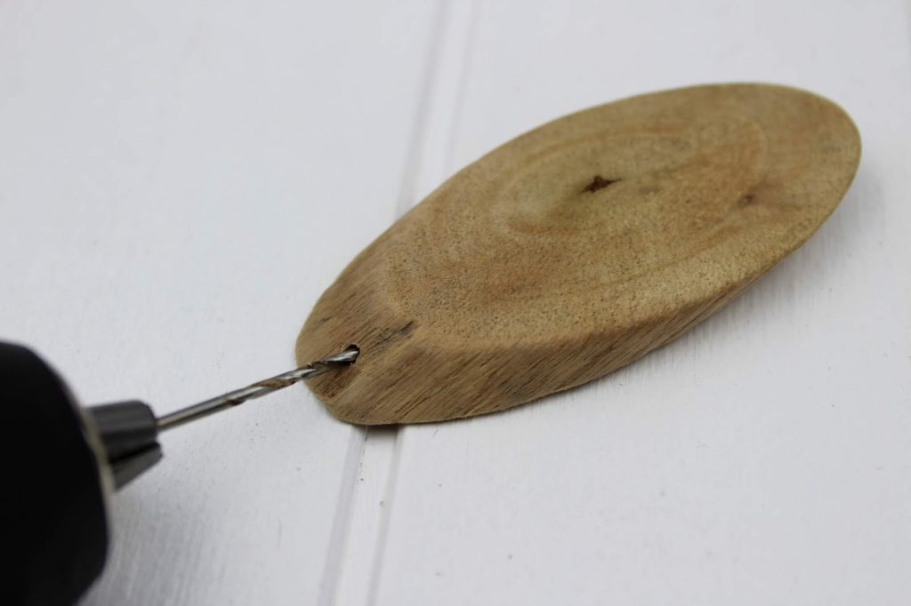 DIY - Schlüsselanhänger aus Holz ganz einfach selber machen - perfekt als Geschenkidee