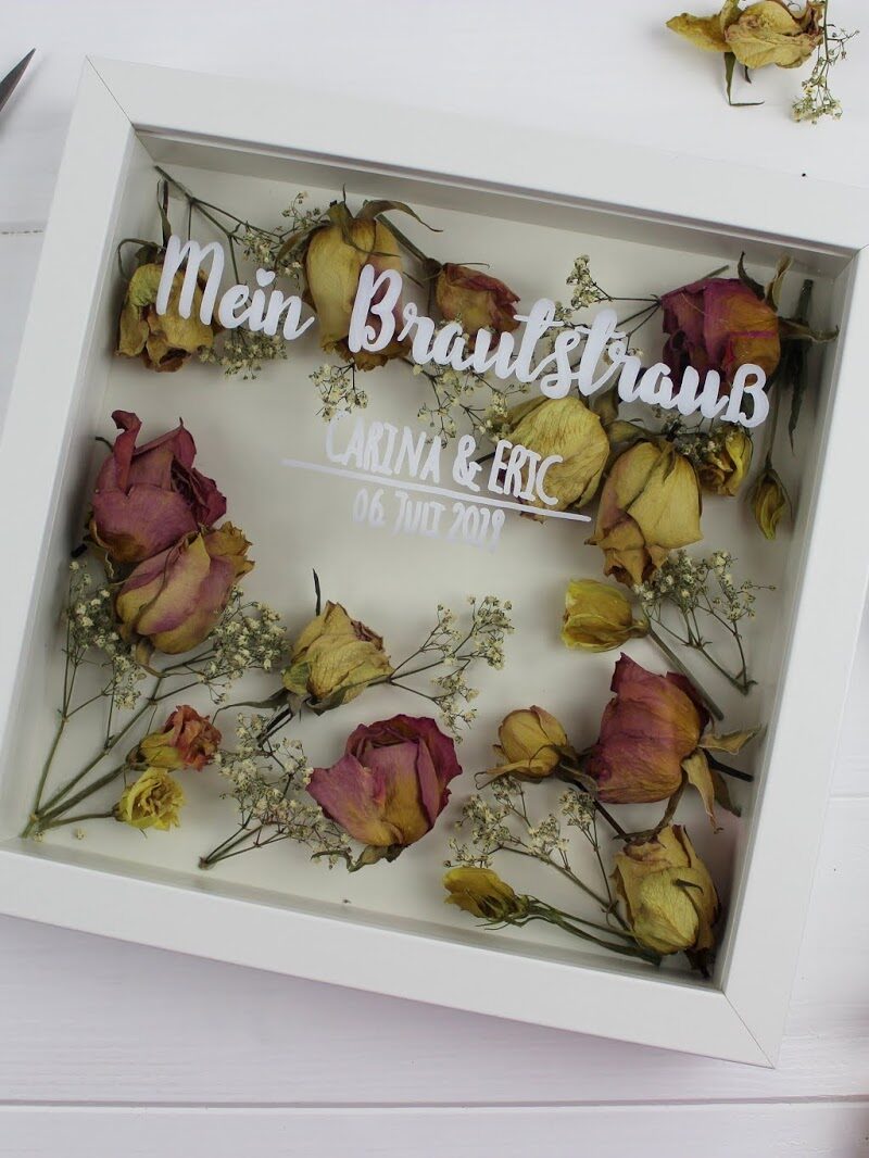 Brautstrauß im Bilderrahmen, getocknete Blumen