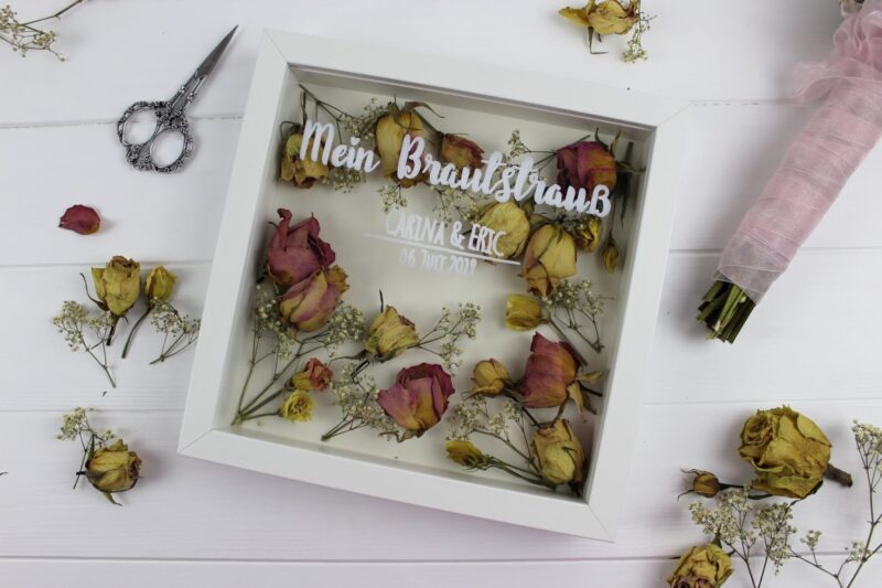 Brautstrauß im Bilderrahmen, getocknete Blumen