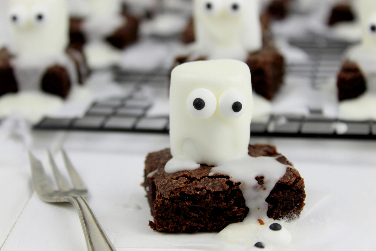 Rezept – gruselige Halloween Geister-Brownies backen | DIYCarinchen ...