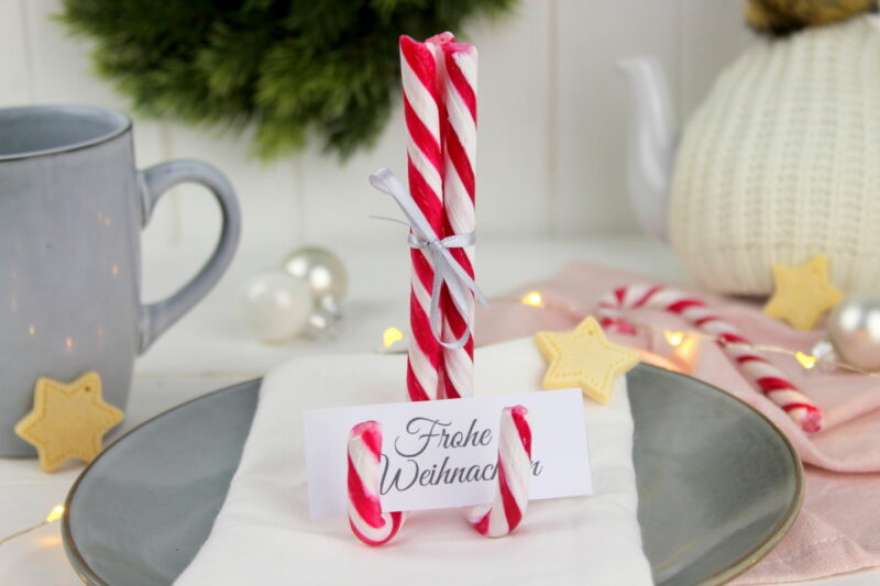 weihnachtliche Tischkartenhalter aus Zuckerstangen