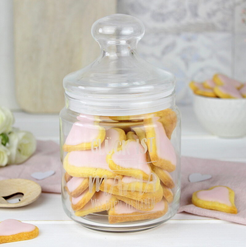 Selbstgemachte Herzkekse mit rosa Zuckerguss - Rezept