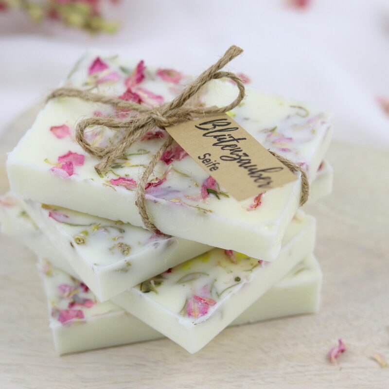 DIY selbstgemachte Seife mit getrockneten Blütenblättern