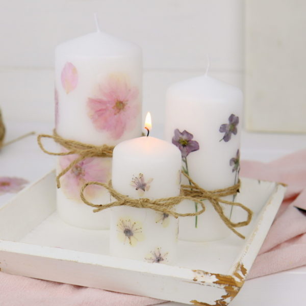 DIY Kerze mit getrockneten Blumen verziert