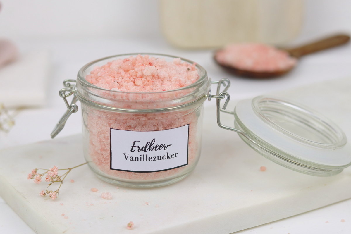 leckeres Erdbeer-Vanillezucker Rezept im Einmachglas