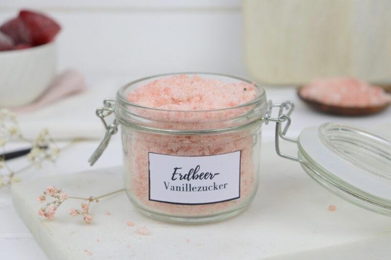 leckeres Erdbeer-Vanillezucker Rezept im Einmachglas