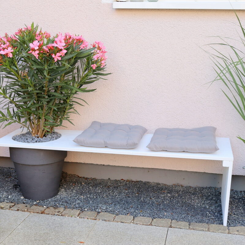 DIY - selbstgebaute Gartenbank mit Blumentopf