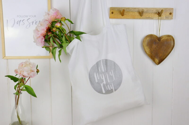 DIY selbstgemachte Siebdrucktasche mit Siebdruckschablone