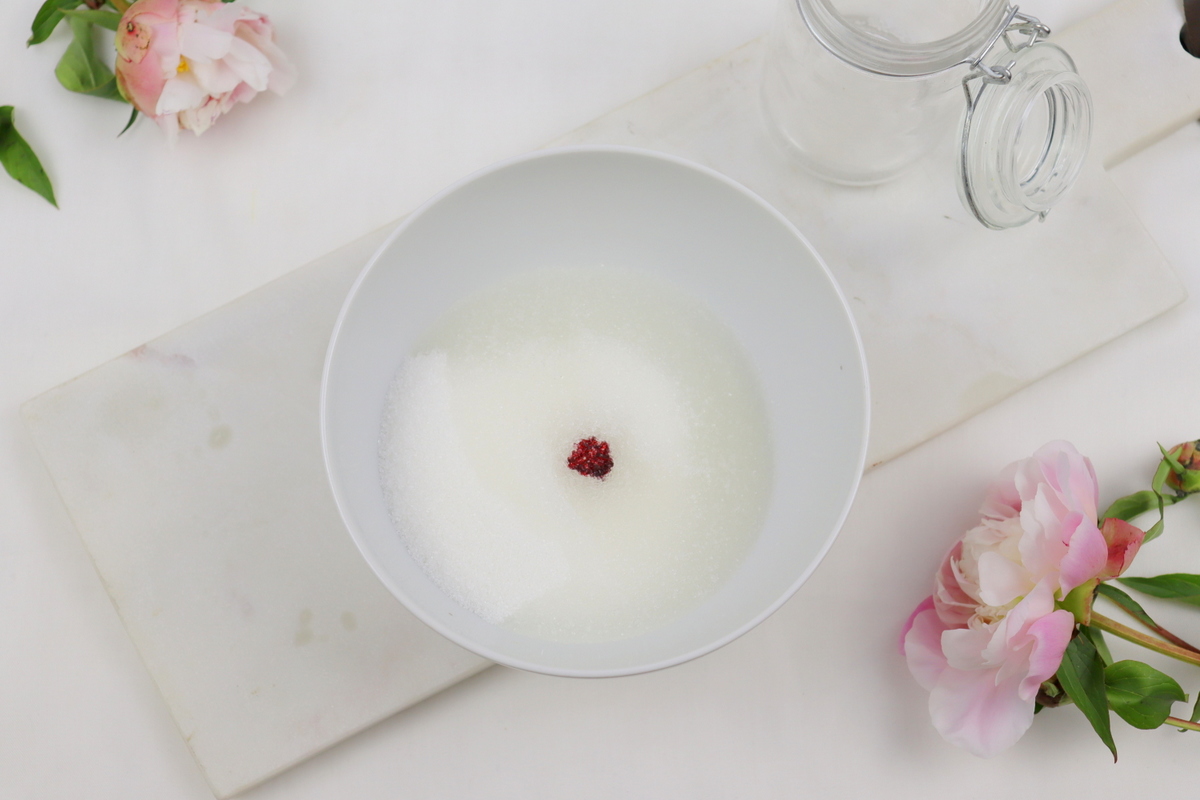 DIY - selbstgemachtes Sugar Scrub / Zuckerpeeling in Rose Coconut im Einmachglas