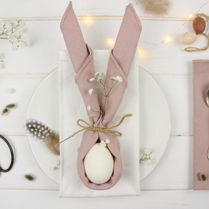 Tischdeko Osterhasen zu Oster, gefaltete Servietten