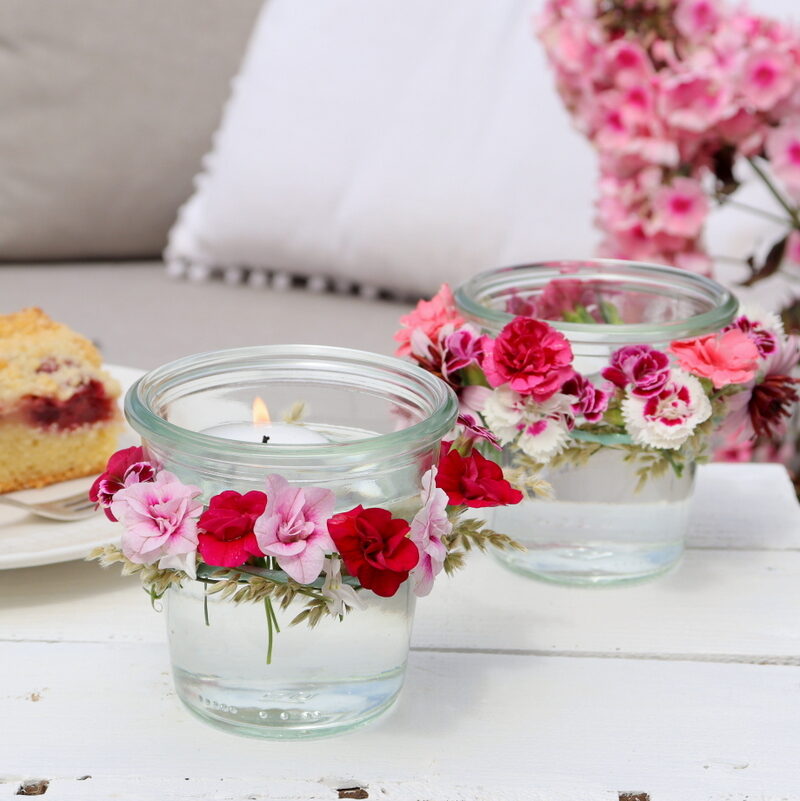 Windlichter mit Blumen / Blumenkranz verzieren
