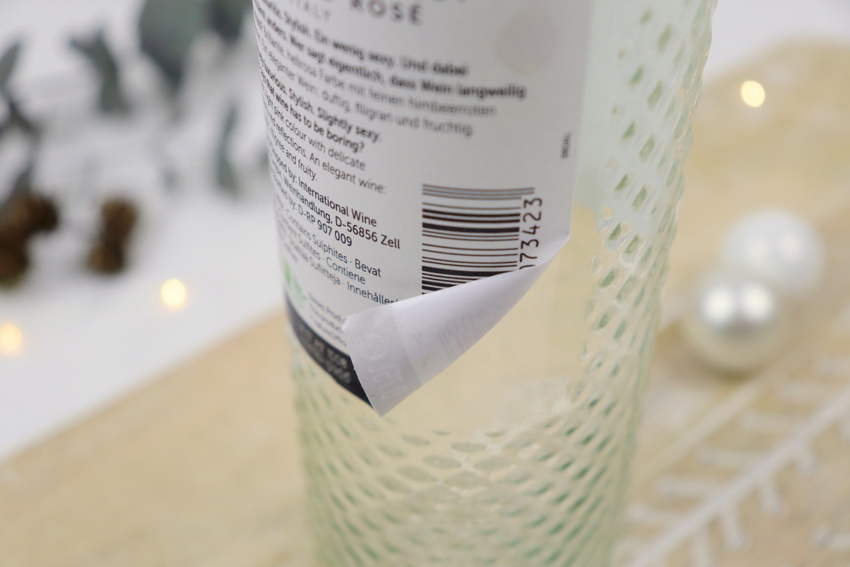 DIY selbstgemachter Upcycling Adventskranz aus Weinflaschen mit Tanne