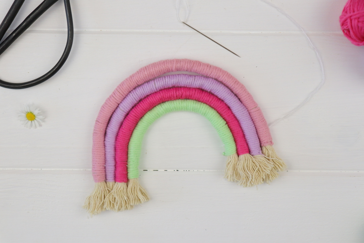 DIY - selbstgemachter, bunter Makramme Regenbogen / Fiber Rainbow