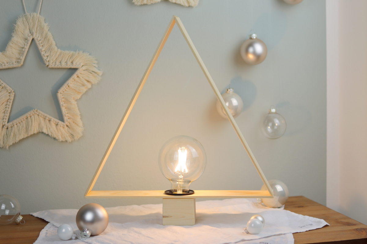 DIY - selbstgebaute Lampe in Tannenbaumform - für Weihnachten