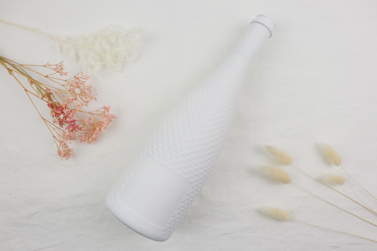 DIY Flaschen Upcycling in 2 Varianten mit Sprühkreidefarbe und Trockenblumen