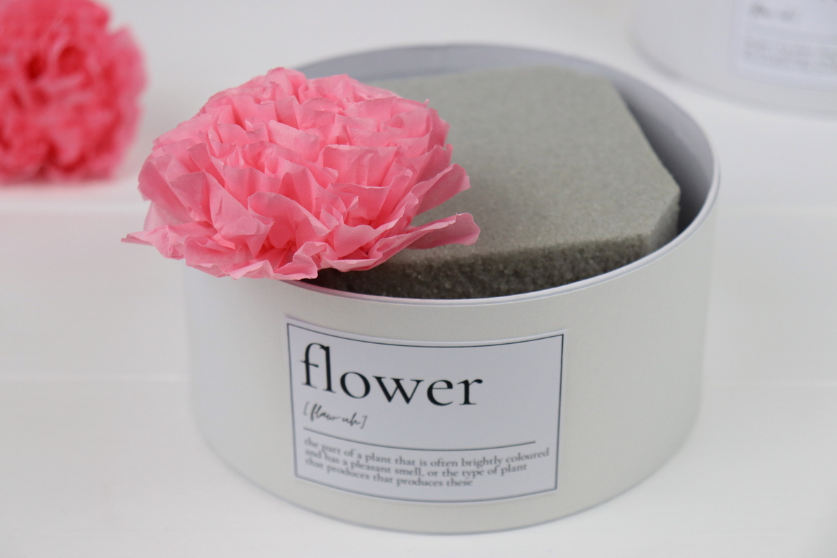 DIY selbstgemachte Flowerbox / Blumenbox / Rosenbox mit Blumen aus Papier (Blumenseide)