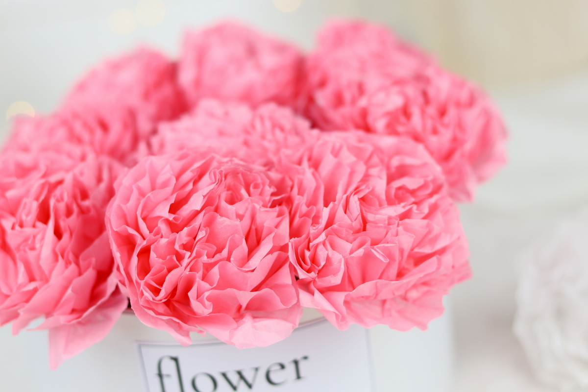 DIY selbstgemachte Flowerbox / Blumenbox / Rosenbox mit Blumen aus Papier (Blumenseide)