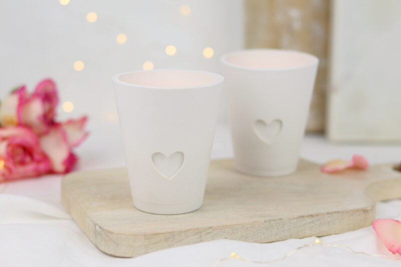 DIY - selbstgemachte Teelichter aus Raysin / Gießpulver mit kleinem Herz in der Mitte