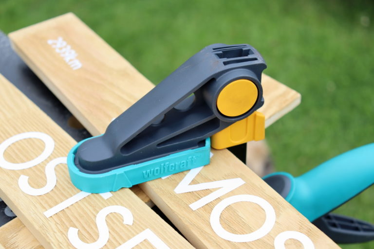 DIY Anleitung Wegweiser aus Holz für den Garten einfach selber machen