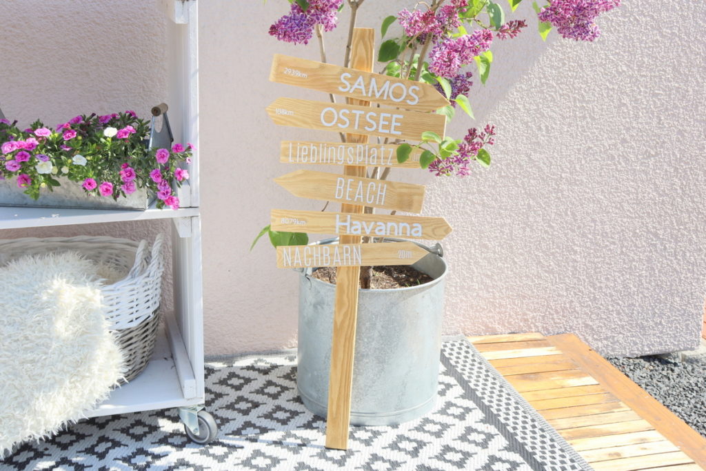 DIY Anleitung Wegweiser aus Holz für den Garten einfach selber machen