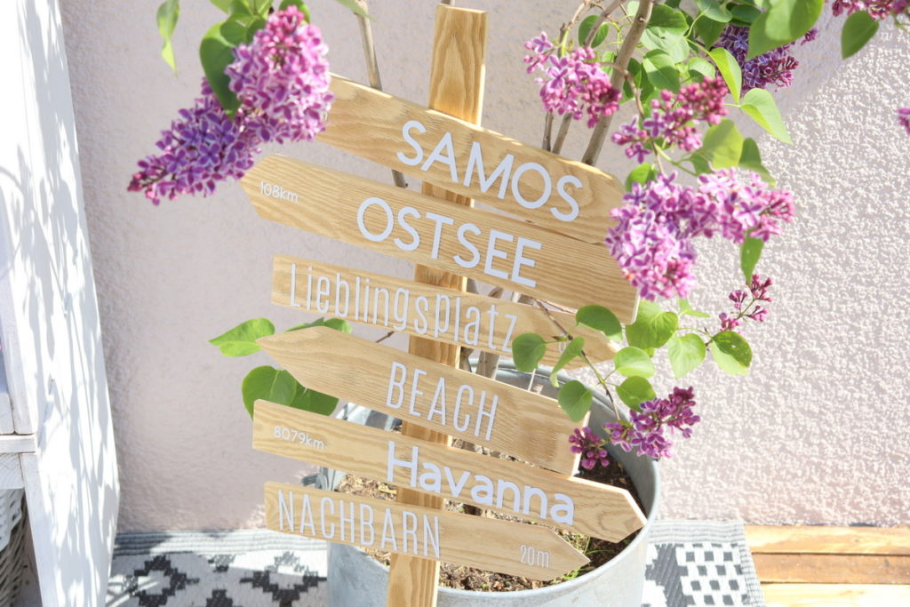DIY Anleitung Wegweiser aus Holz für den Garten einfach selber machen