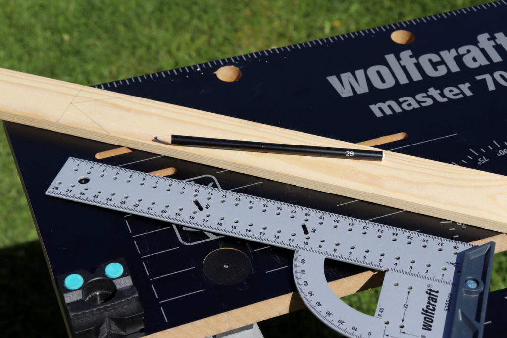 DIY Anleitung Wegweiser aus Holz für den Garten einfach selber machen