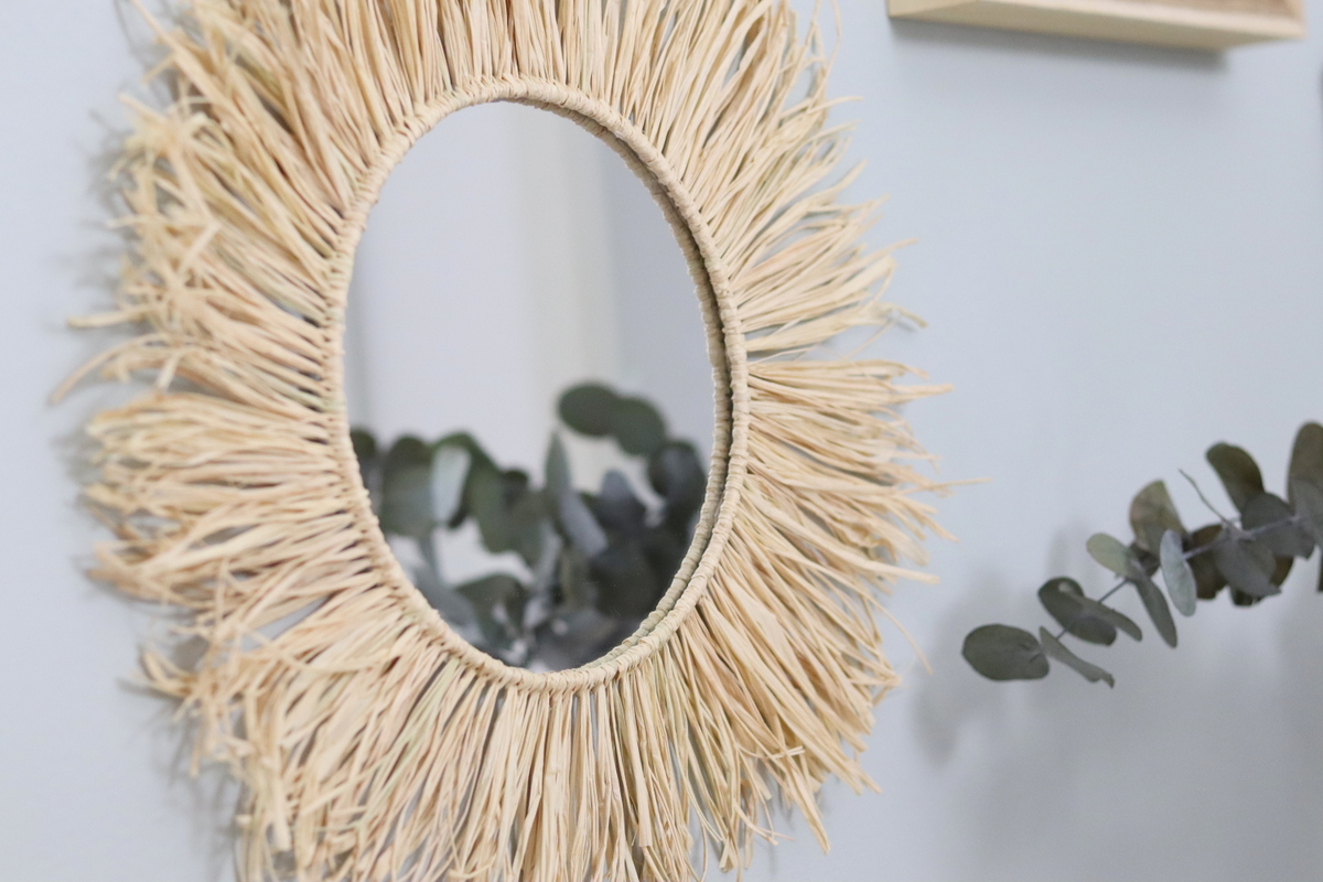 DIY - selbstgemachter runder Spiegel mit Raffia / Bast im Boho-Stil