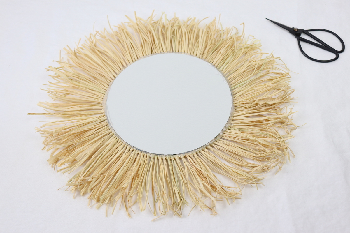 DIY - selbstgemachter runder Spiegel mit Raffia / Bast im Boho-Stil