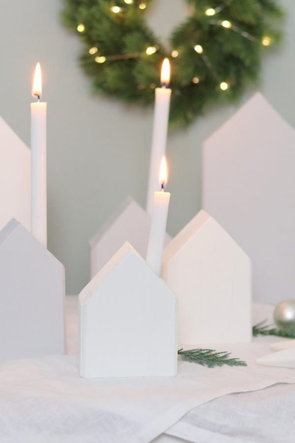 Adventskalender Türchen Nummer 1: Kerzenhalter Haus aus Holz