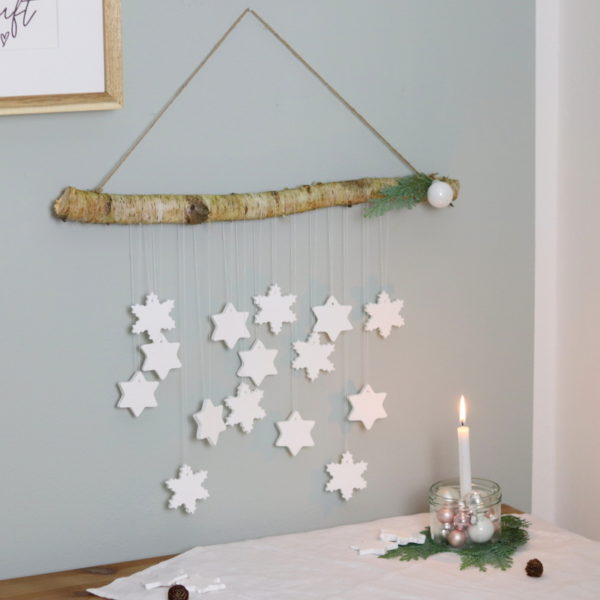 Adventskalender Tuerchen Nummer 7 Wanddekoration mit Sternen und Schneeflocken (1)