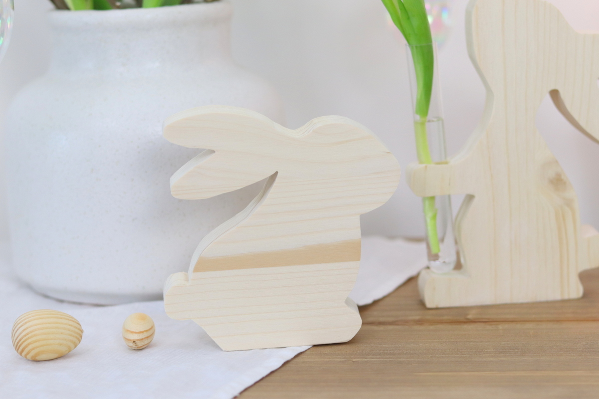 DIY - selbstgemachte Vase in Hasenform aus Holz zu Ostern 