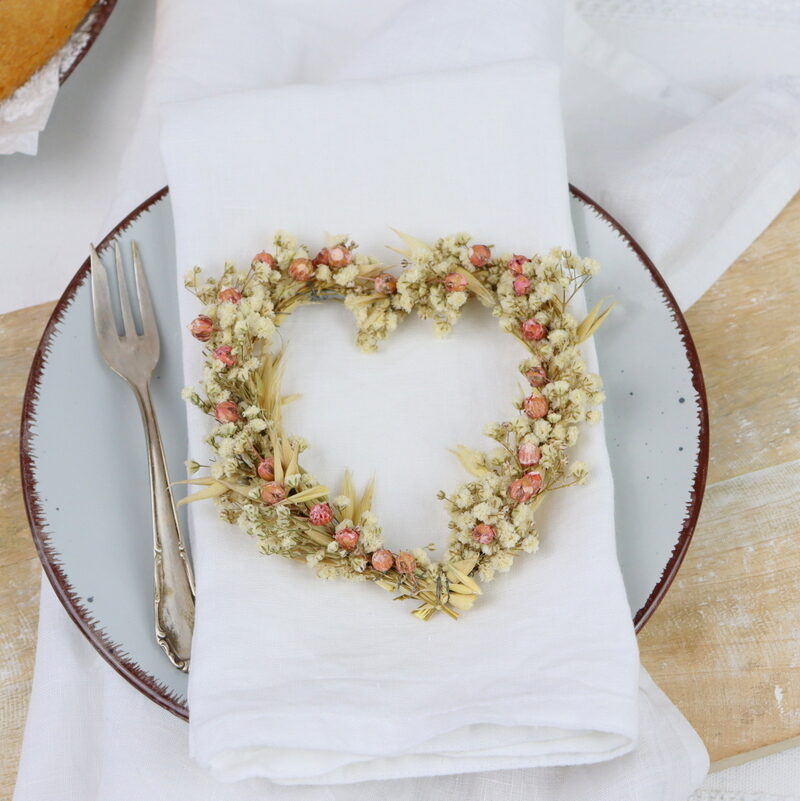 DIY - selbstgemachtes Herz aus Trockenblumen
