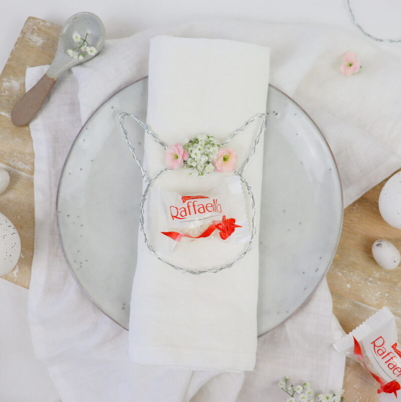 DIY Anleitung - 2 süße Bastelideen zu Ostern, Drahthase und Upcycling Geschenkverpackung aus einem Eierkarton