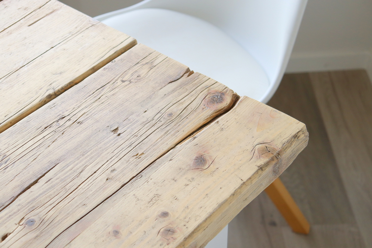DIY - selbstgemachter Tisch aus alten Gerüstbohlen einfach selber bauen