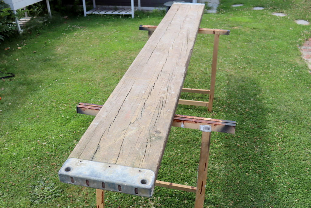 DIY Anleitung Tisch aus alten Gerüstbohlen selber bauen