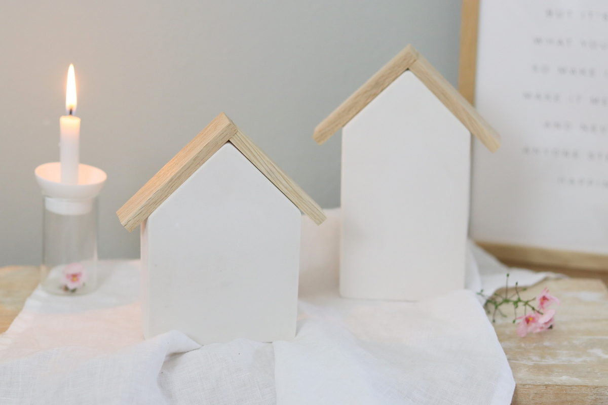 DIY - selbstgemachte Häuser aus Raysin mit Holzdach aus Klötzchen