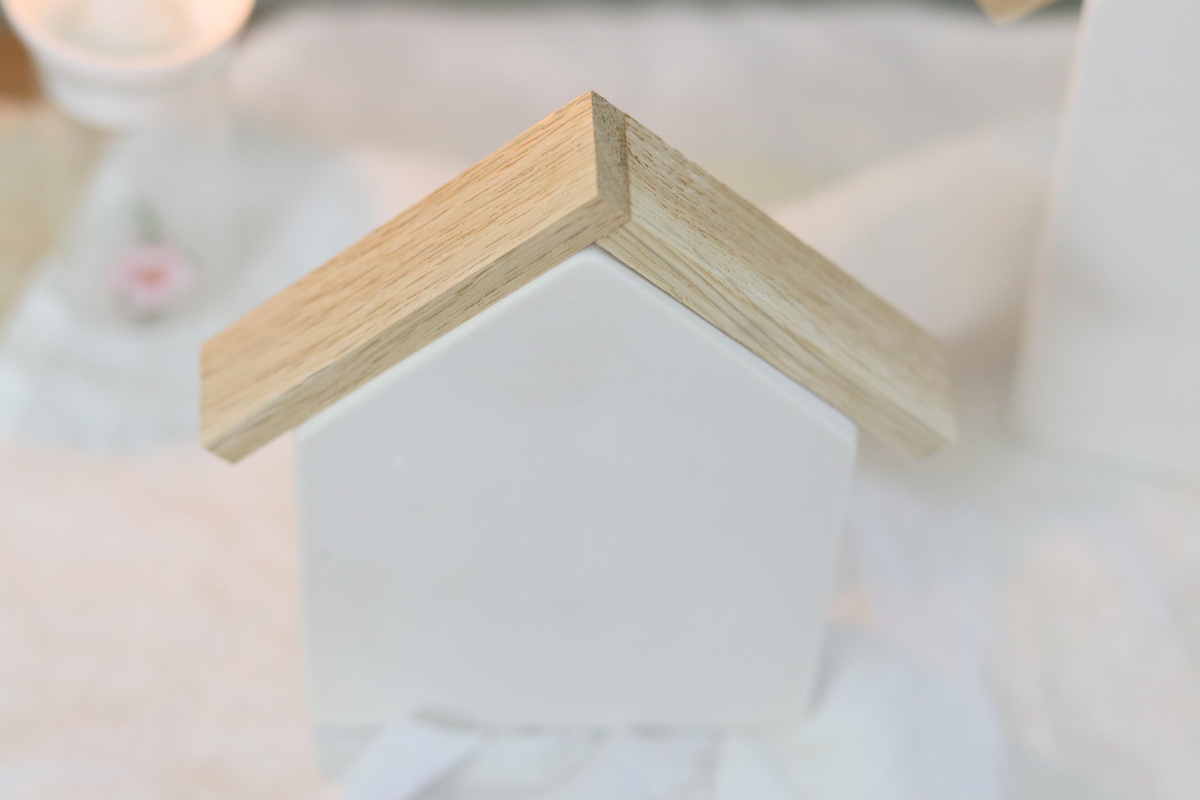 DIY - selbstgemachte Häuser aus Raysin mit Holzdach aus Klötzchen