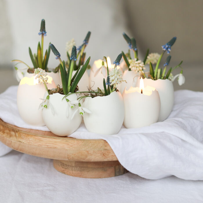 Eierkranz aus Gänseeiern basteln – Frühlingsdeko mit Blumen & Kerzen