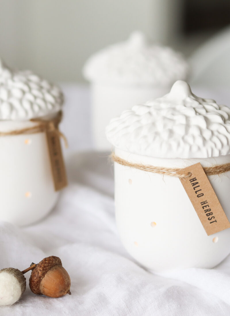 Herbstdeko selber machen: Eichel-Licht aus Raysin gießen