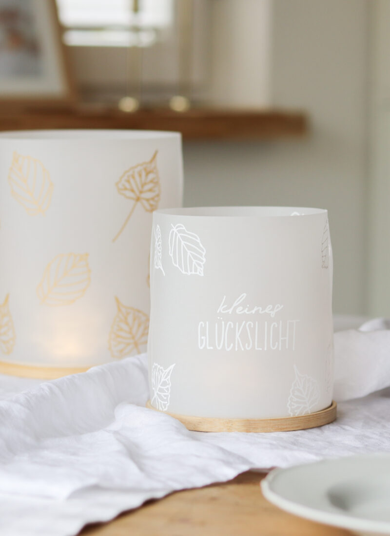 Herbstliche Windlichter basteln mit Transparentpapier & Stickrahmen